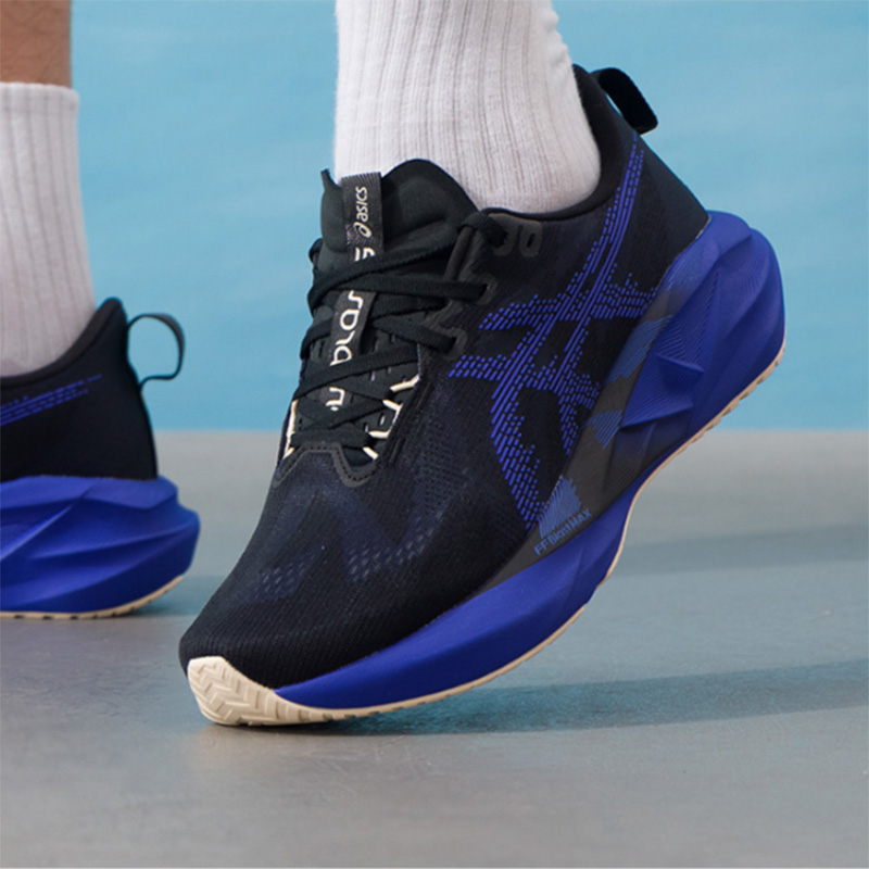 Asics NOVABLAST 5 Negro Azul R - Running Gear Asics reseña y precio
